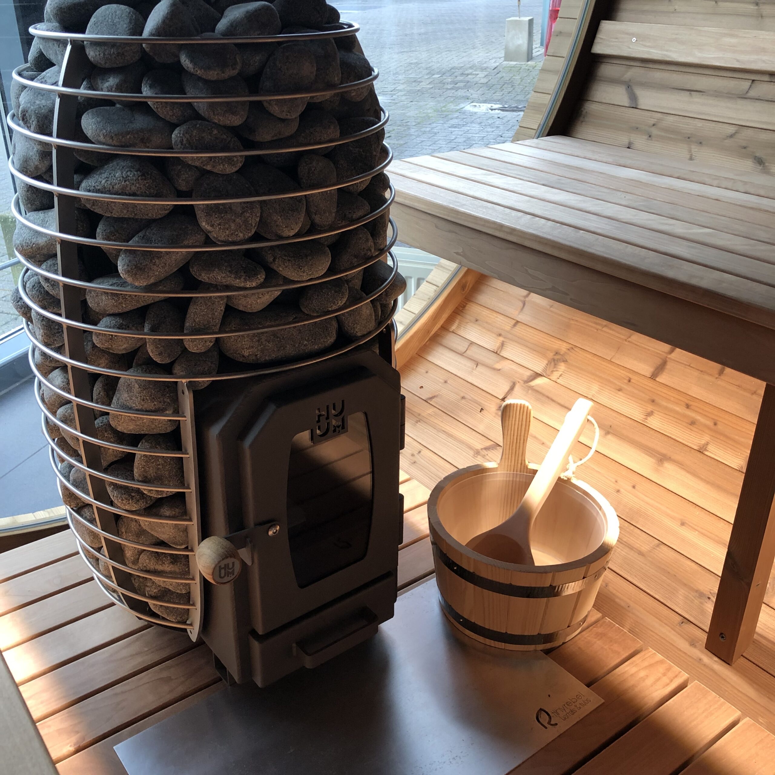 Verlichting onder de bankjes